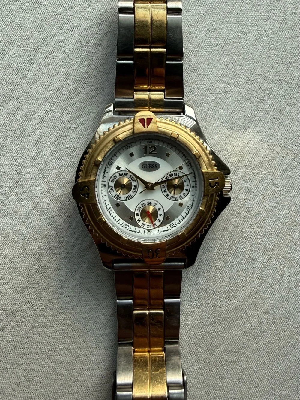 Vintage 1994 GUESS Diver 37mm Men’s Quartz Watch